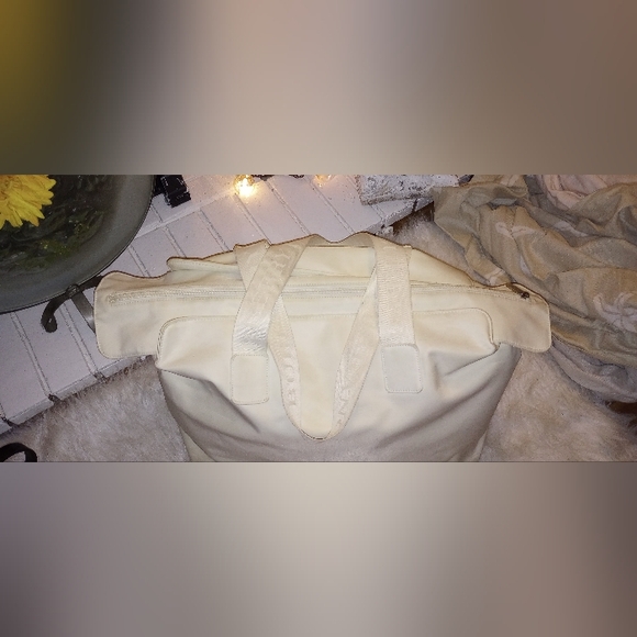 Burberry Large Nylon Tote Shoulder Bag. Off White. Burberry Bag Tag. - Picture 4 of 16